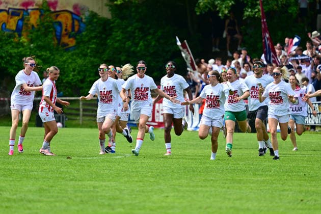 20.06.2026, Fußball, Frauen, Regionalliga, Relagation zur 2. Bundesliga, Saison 2025 2026, Holstein Kiel - 1. FC Köln, Holstein Women Aufstiegsjubel der Kölner Frauen Kiel, Holstein-Stadion Waldwiese, VfB Kiel Platz Schleswig-Holstein Deutschland *** June 20, 2026, Soccer, Womens, Regional League, Promotion Playoffs to the 2. Bundesliga, 2025–2026 Season, Holstein Kiel 1 FC Köln, Holstein Women, Cologne Women’s Promotion Celebration in Kiel, Holstein Waldwiese Stadium, VfB Kiel Field, Schleswig-Holstein, Germany,detected_source_language