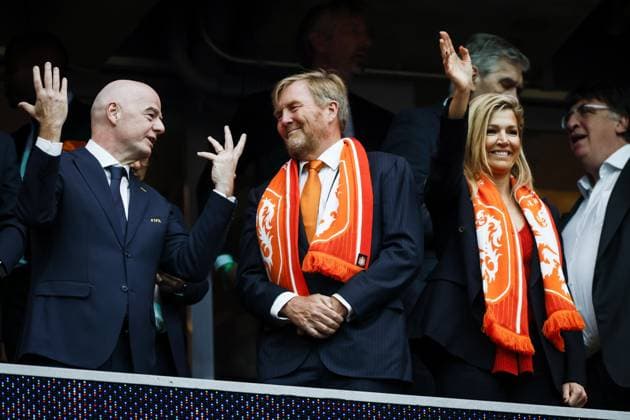 HOUSTON - (lr) Gianni Infantino, King Willem-Alexander, and Queen Maxima in the stands during the FIFA 2026 Group F match between the Netherlands and Sweden at Houston Stadium on June 20, 2026, in Houston, United States. KOEN VAN WEEL ANP FIFA World Cup, WM, Weltmeisterschaft, Fussball 2026 group stage 2026 xVIxANPxSportx xxANPxIVx 561521297 originalFilename: 561521297.jpg