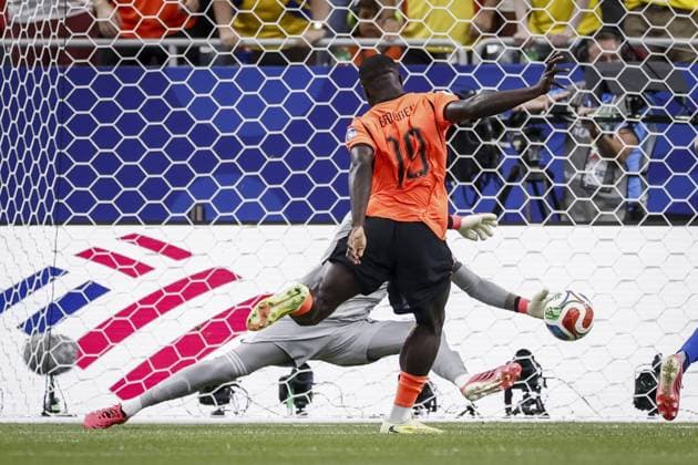 HOUSTON - Brian Brobbey of the Netherlands scores the 1-0 during the FIFA 2026 World Cup Group F match between the Netherlands and Sweden at Houston Stadium on June 20, 2026, in Houston, United States. ROBIN VAN LONKHUIJSEN ANP FIFA World Cup, WM, Weltmeisterschaft, Fussball 2026 group stage 2026 xVIxANPxSportx xxANPxIVx 561521918 originalFilename: 561521918.jpg
