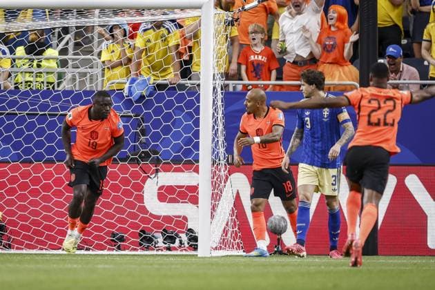 HOUSTON - (lr) Brian Brobbey of the Netherlands celebrates scoring the 1-0 with Donyell Malen of the Netherlands and Denzel Dumfries of the Netherlands during the 2026 FIFA World Cup, WM, Weltmeisterschaft, Fussball Group F match between the Netherlands and Sweden at Houston Stadium on June 20, 2026, in Houston, United States. ROBIN VAN LONKHUIJSEN ANP FIFA World Cup 2026 group stage 2026 xVIxANPxSportx xxANPxIVx 561522324 originalFilename: 561522324.jpg
