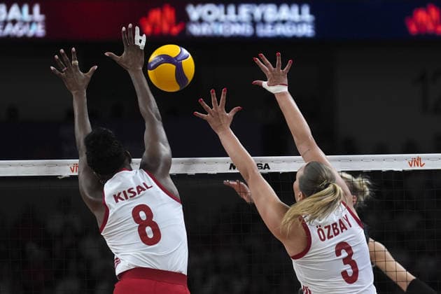 Turkiye v Germany - 2026 FIVB Volleyball Nations League ANKARA, TURKIYE - JUNE 20: Sinead Jack-Kisal (8) and Cansu Ozbay (3) of Turkiye in action against their opponent during the 2026 FIVB Volleyball Nations League (VNL) Pool 2 match between Turkiye and Germany at Ankara Sports Hall in Ankara, Turkiye on June 20, 2026. Dilara Irem Sancar Anadolu Ankara Turkey. Editorial use only. Please get in touch for any other usage.  Copyright: x2026xAnadoluxDilaraxIremxSancarx