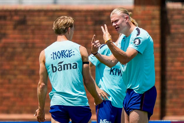 World Cup 2026 Greensboro , USA 20260620. Norway s Martin odegaard and Erling Braut Haaland during a training session with the Norwegian men s national football team at The University of North Carolina Greensboro (UNCG). Photo: Fredrik Varfjell NTB Greensboro United States EDITORIAL USE ONLY. RESTRICTED USE FOR BETTING COMPANIES Ref:_SPONjkf3EGJ2ro.jpg *** 2026 World Cup in Greensboro, USA 20260620 Norways Martin Ødegaard and Erling Braut Haaland during a training session with the Norwegian mens national soccer team at the University of North Carolina at Greensboro (UNCG). Photo  Copyright: xFredrikxVarfjellx xNTBx