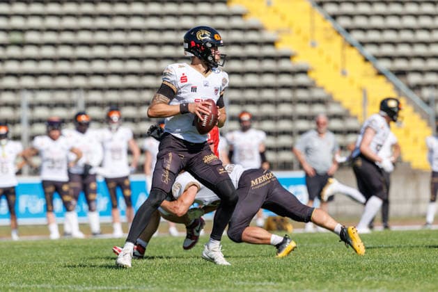 Isaac Bernard 4, Giessen Golden Dragons in the game between the Augsburg Centurions and the Giessen Golden Dragons, American football, mens, GFL2, 2026, Matchday 7 on June 20, 2026, in Augsburg, Rosenaustadion, Bavaria, Germany,detected_source_language