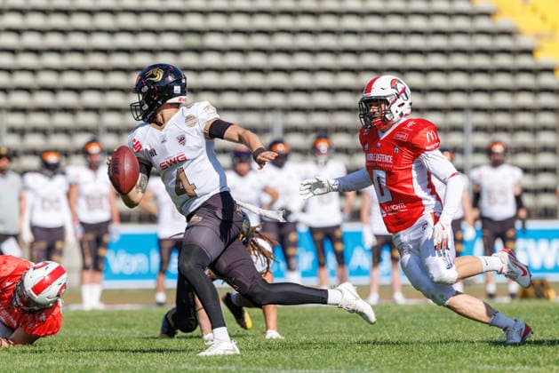 Isaac Bernard 4, Giessen Golden Dragons, and Laurin Frank 0, Augsburg Centurions, in the game between the Augsburg Centurions and the Giessen Golden Dragons, American football, mens, GFL2, 2026, Matchday 7 on June 20, 2026, in Augsburg, Rosenaustadion, Bavaria, Germany,detected_source_language