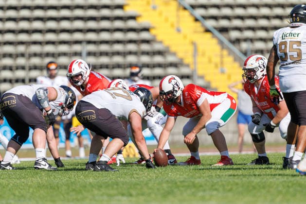 Konstantin Pfeffer 97, Giessen Golden Dragons during the game between the Augsburg Centurions and the Giessen Golden Dragons, American football, mens, GFL2, 2026, Matchday 7 on June 20, 2026, in Augsburg, Rosenaustadion, Bavaria, Germany,detected_source_language