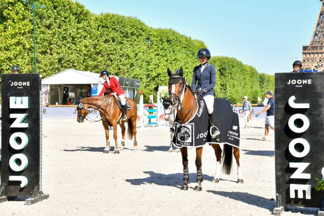 Sienna Smith sur Noortje van het Houterhof 1ère à la remise du Prix Joone lors de la 12ème édition Longines Paris Eiffel Jumping au pied de la Tour Eiffel sur le Champ-de-Mars à Paris, France le 20 juin 2026 Perusseau Veeren Bestimage Presentation of the Joone Prize during the 12th Longines Paris Eiffel Jumping event at the foot of the Eiffel Tower on the Champ de Mars in Paris, France on June 20, 2026 Paris France  Copyright: xVeeren-Perusseau BestimagexVeeren-Perusseau Bestimagex