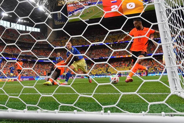 FIFA World Cup, WM, Weltmeisterschaft, Fussball 2026 - Group F - Netherlands vs Sweden Cody Gakpo of Netherlands (R) scores the 3-0 goal during the FIFA World Cup 2026 group stage match Netherlands against Sweden, in Houston, USA, 20 June 2026. HOUSTON United States  Copyright: xSAMxWASSONx