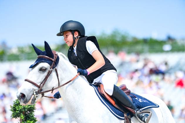 Jules Rochefort sur LACALA SUPREME participe au Prix Kids Cup Decathlon de la 12ème édition Longines Paris Eiffel Jumping au pied de la Tour Eiffel sur le Champ-de-Mars à Paris, France, le 20 juin 2026. Perusseau-Veeren Bestimage 12th Longines Paris Eiffel Jumping event at the foot of the Eiffel Tower on the Champ de Mars in Paris, France on June 20, 2026  Copyright: xPerusseau-Veerenx xBestimagexPerusseau-Veerenx xBestimagex