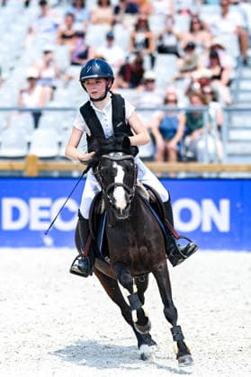Romane Ribes sur FLIPPER DU MOULIN participe au Prix Kids Cup Decathlon de la 12ème édition Longines Paris Eiffel Jumping au pied de la Tour Eiffel sur le Champ-de-Mars à Paris, France, le 20 juin 2026. Perusseau-Veeren Bestimage 12th Longines Paris Eiffel Jumping event at the foot of the Eiffel Tower on the Champ de Mars in Paris, France on June 20, 2026  Copyright: xPerusseau-Veerenx xBestimagexPerusseau-Veerenx xBestimagex