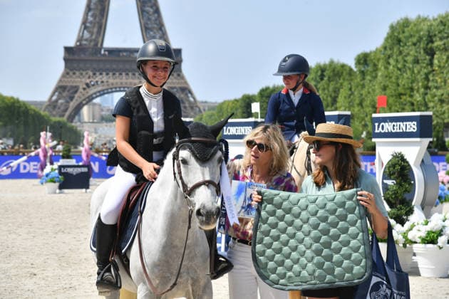 Giulia Sarkozy sur Valentine du Delta à la remise du Prix Decathlon lors de la 12ème édition Longines Paris Eiffel Jumping au pied de la Tour Eiffel sur le Champ-de-Mars à Paris, France le 20 juin 2026 Perusseau Veeren Bestimage Presentation of the Decathlon Prize during the 12th Longines Paris Eiffel Jumping event at the foot of the Eiffel Tower on the Champ de Mars in Paris, France on June 20, 2026 Paris France  Copyright: xVeeren-Perusseau BestimagexVeeren-Perusseau Bestimagex