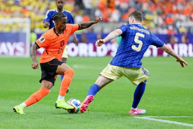 Crysencio Summerville of the Netherlands and Gabriel Gudmundsson of Sweden battle for the ball during the 2026 FIFA World Cup Group F match between the Netherlands and Sweden at Houston Stadium on June 20, 2026, in Houston, United States. Photo by Torbjorn Tande, DeFodi Images,detected_source_language