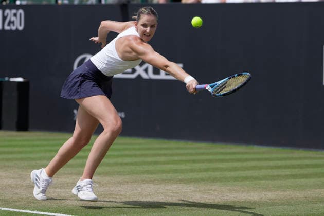 Lexus Nottingham Open - Day Six Karolina Pliskova competes during her semi-final singles match at the 2026 Lexus Nottingham Open Women s tennis tournament at the Nottingham Tennis Centre in Nottingham, England, on June 20, 2026. Nottingham Great Britain United Kingdom  Copyright: xOwenxHammondx originalFilename:hammond-2026lexu260620_npvJ9.jpg
