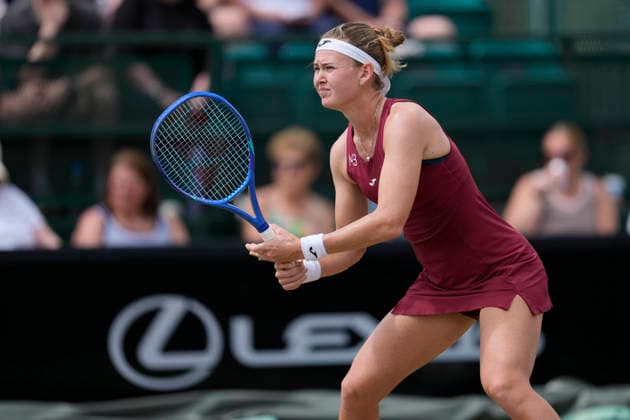 Lexus Nottingham Open - Day Six Marie Bouzkova in action during her semi-final singles match at the 2026 Lexus Nottingham Open Women s tennis tournament at the Nottingham Tennis Centre in Nottingham, England, on June 20, 2026. Nottingham Great Britain United Kingdom  Copyright: xOwenxHammondx originalFilename:hammond-2026lexu260620_nplQg.jpg