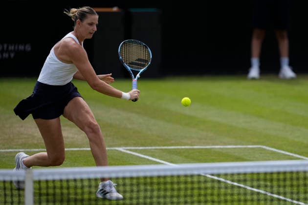 Lexus Nottingham Open - Day Six Karolina Pliskova competes during her semi-final singles match at the 2026 Lexus Nottingham Open Women s tennis tournament at the Nottingham Tennis Centre in Nottingham, England, on June 20, 2026. Nottingham Great Britain United Kingdom  Copyright: xOwenxHammondx originalFilename:hammond-2026lexu260620_npPax.jpg