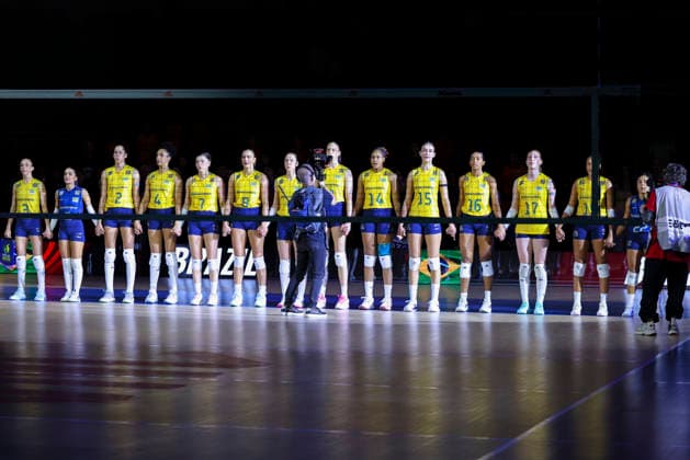 China V Brazil - Volleyball Nations League 2026 Ankara Stage The Brazil team participates in the ceremony at the Volleyball Nations League match between China and Brazil at the Ankara Arena in Ankara, Turkey, on June 20, 2026. Ankara Turkey  Copyright: xÃ‡aÄülarxOskayx originalFilename:oskay-chinavbr260620_npYNo.jpg