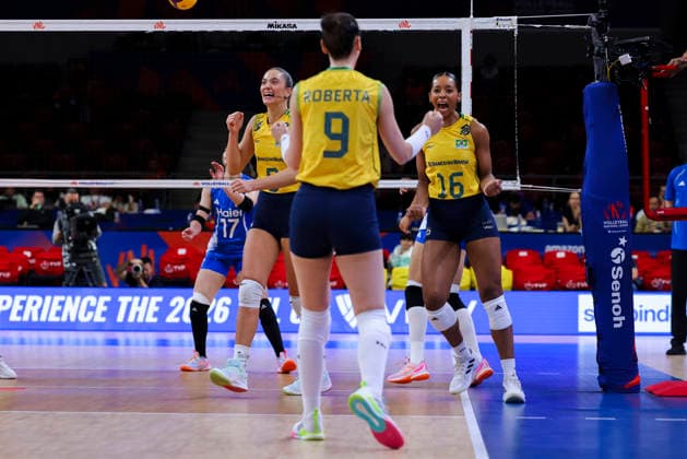 China V Brazil - Volleyball Nations League 2026 Ankara Stage Julia Kudies 8 and Kisy Nascimento 16 celebrate during the FIVB Volleyball Nations League (VNL) match between China and Brazil at the Ankara Arena in Ankara, Turkey, on June 20, 2026. Ankara Turkey  Copyright: xÃ‡aÄülarxOskayx originalFilename:oskay-chinavbr260620_npIcL.jpg