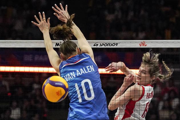 FIVB Women s Nations League 2026. Sarah van Aalen of the Netherlands competes against Julita Piasecka of Poland during the FIVB Women s Volleyball Nations League match between the Netherlands and Poland in Bangkok, Thailand, on June 20, 2026. Bangkok Bangkok Thailand  Copyright: xAnusakxLaowilasx originalFilename:laowilas-notitle260620_npk9i.jpg