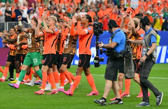 FIFA World Cup, WM, Weltmeisterschaft, Fussball 2026 - Group F - Netherlands vs Sweden Players of Netherlands applaud to supporters after winning the FIFA World Cup 2026 group stage match Netherlands against Sweden, in Houston, USA, 20 June 2026. HOUSTON United States  Copyright: xSAMxWASSONx