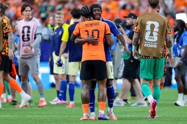 Memphis Depay of the Netherlands and Anthony Elanga of Sweden hug each other during the 2026 FIFA World Cup Group F match between the Netherlands and Sweden at Houston Stadium on June 20, 2026, in Houston, United States. Photo by Torbjorn Tande, DeFodi Images,detected_source_language