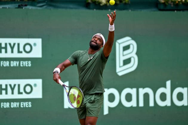 Frances Taifoe (USA) schlaegt auf TERRA WORTMANN Open 2026, Tennis, ATP, Tennis Herren Tennis Herren 500, Turnier, Hauptfeld, Halbfinale, 20.06.2026, TERRA WORTMANN Open 2026, Tennis, ATP, Tennis Herren 500, Turnier, Hauptfeld, Halbfinale, 20.06.2026 Halle *** Frances Taifoe (USA) serves at the TERRA WORTMANN Open 2026, Tennis, ATP, Mens 500, Tournament, Main Draw, Semifinals, June 20, 2026, TERRA WORTMANN Open 2026, Tennis, ATP, Mens 500, Tournament, Main Draw, Semifinals, June 20, 2026, Indoor,detected_source_language Copyright: xEibner-Pressefoto RobertxGertzenx EP_RGN