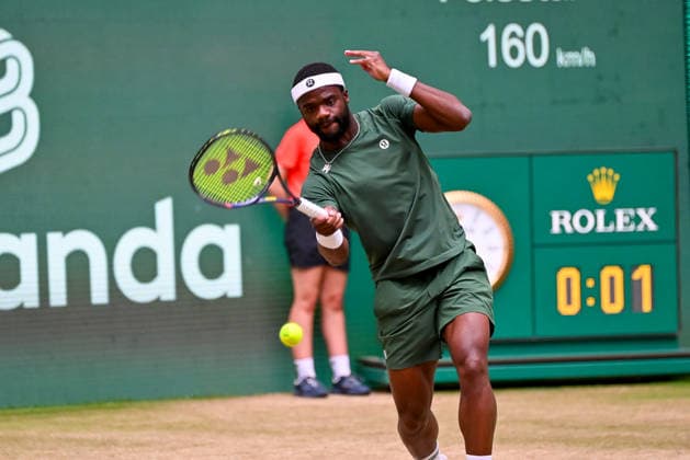 Frances Taifoe (USA) spielt den Ball mit der Vorhand TERRA WORTMANN Open 2026, Tennis, ATP, Tennis Herren Tennis Herren 500, Turnier, Hauptfeld, Halbfinale, 20.06.2026, TERRA WORTMANN Open 2026, Tennis, ATP, Tennis Herren 500, Turnier, Hauptfeld, Halbfinale, 20.06.2026 Halle *** Frances Taifoe (USA) hits the ball with his forehand TERRA WORTMANN Open 2026, Tennis, ATP, Mens 500, Tournament, Main Draw, Semifinals, June 20, 2026, TERRA WORTMANN Open 2026, Tennis, ATP, Men’s 500, Tournament, Main Draw, Semifinals, June 20, 2026, Indoor,detected_source_language Copyright: xEibner-Pressefoto RobertxGertzenx EP_RGN