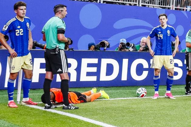 HOUSTON, 20-06-2026, Houston Stadium, Match between The Netherlands and Sweden. Picture shows Netherlands player Crysencio Summerville injury treatment. Netherlands - Sweden (World Cup 2026)  x204504954x Copyright: