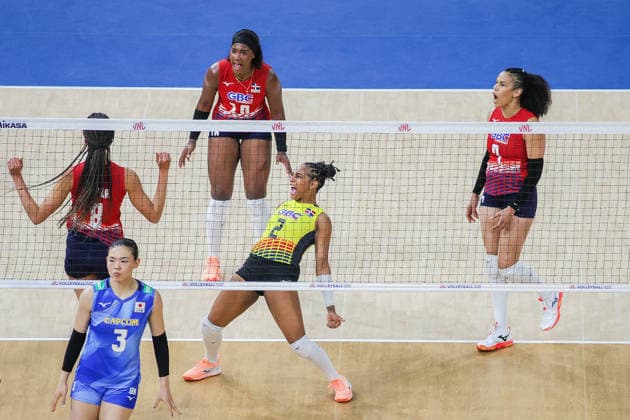 (260620) -- PASIG CITY, June 20, 2026 -- Players of the Dominican Republic celebrate after scoring a point during the pool 5 match between the Dominican Republic and Japan in week 2 of the Women s Volleyball Nations League (VNL) 2026, the Philippines, on June 20, 2026. ) (SP)PHILIPPINES-PASIG CITY-VOLLEYBALL NATIONS LEAGUE 2026 WEEK 2 ROUELLExUMALI 