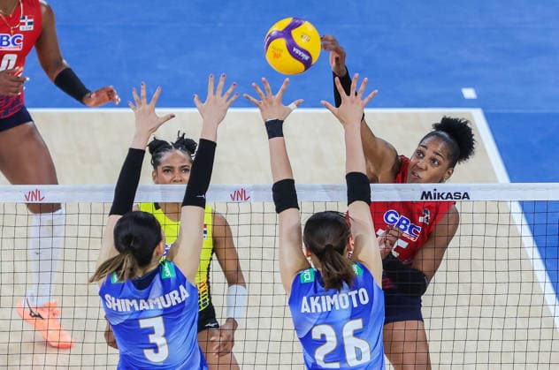 (260620) -- PASIG CITY, June 20, 2026 -- Yonkaira Paola Pena Isabel (1st R) of the Dominican Republic competes during the pool 5 match between the Dominican Republic and Japan in week 2 of the Women s Volleyball Nations League (VNL) 2026, the Philippines, on June 20, 2026. ) (SP)PHILIPPINES-PASIG CITY-VOLLEYBALL NATIONS LEAGUE 2026 WEEK 2 ROUELLExUMALI 