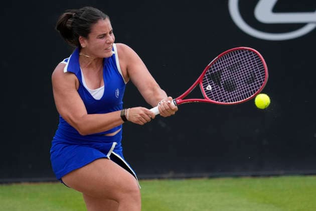 Lexus Nottingham Open - Day Six Emma Navarro competes during the semi-final singles match at the 2026 Lexus Nottingham Open Women s tennis tournament at the Nottingham Tennis Centre in Nottingham, England, on June 20, 2026. Nottingham Great Britain United Kingdom  Copyright: xOwenxHammondx originalFilename:hammond-2026lexu260620_npwTa.jpg