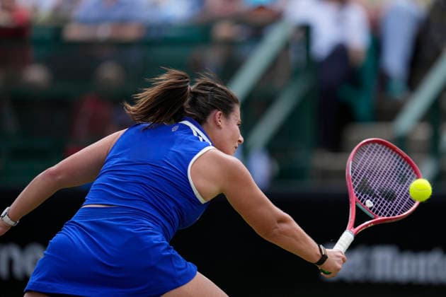 Lexus Nottingham Open - Day Six Emma Navarro competes during the semi-final singles match at the 2026 Lexus Nottingham Open Women s tennis tournament at the Nottingham Tennis Centre in Nottingham, England, on June 20, 2026. Nottingham Great Britain United Kingdom  Copyright: xOwenxHammondx originalFilename:hammond-2026lexu260620_npZd2.jpg