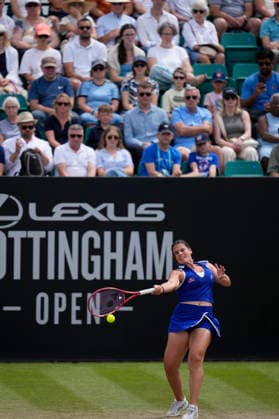 Lexus Nottingham Open - Day Six Emma Navarro competes during the semi-final singles match at the 2026 Lexus Nottingham Open Women s tennis tournament at the Nottingham Tennis Centre in Nottingham, England, on June 20, 2026. Nottingham Great Britain United Kingdom  Copyright: xOwenxHammondx originalFilename:hammond-2026lexu260620_npDFW.jpg