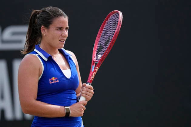 Lexus Nottingham Open - Day Six Emma Navarro competes during the semi-final singles match at the 2026 Lexus Nottingham Open Women s tennis tournament at the Nottingham Tennis Centre in Nottingham, England, on June 20, 2026. Nottingham Great Britain United Kingdom  Copyright: xOwenxHammondx originalFilename:hammond-2026lexu260620_npGts.jpg