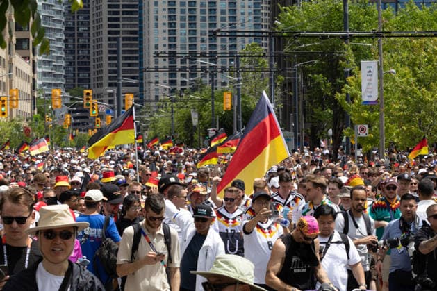 German fans before the game. TORONTO, OT - 20.06.2026: GERMAN FANS BEFORE THE GAME. - German fans participate in a march through the streets of Toronto, Ontario, Canada, on June 20, 2026, ahead of the match between Germany and Ivory Coast in the group stage of the 2026 FIFA World Cup, WM, Weltmeisterschaft, Fussball (Photo: R Vasconcelos Fotoarena) x2965778x  RxVasconcelos