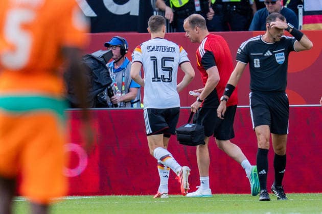 FIFA Fussball Weltmeisterschaft 2026, Gruppe E, Spiel 2, Deutschland vs Elfenbeinküste, 20.06.2026 im Toronto Stadium, Toronto Nico Schlotterbeck (Deutschland) Verletzung Behandlung verletzt *** 2026 FIFA World Cup, Group E, Match 2, Germany vs. Ivory Coast, June 20, 2026, at Toronto Stadium, Toronto; Nico Schlotterbeck (Germany) – injury, treatment, injured,detected_source_language Copyright: xBahhoxKarax