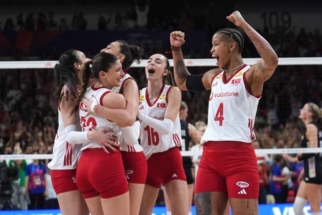 Turkiye v Germany - 2026 FIVB Volleyball Nations League ANKARA, TURKIYE - JUNE 20: Players of Turkiye celebrate their victory after the 2026 FIVB Volleyball Nations League Phase 2 match between Turkiye and Germany at the Ankara Sports Hall in Ankara, Turkiye on June 20, 2026. Dilara Irem Sancar Anadolu Ankara Turkey. Editorial use only. Please get in touch for any other usage.  Copyright: x2026xAnadoluxDilaraxIremxSancarx