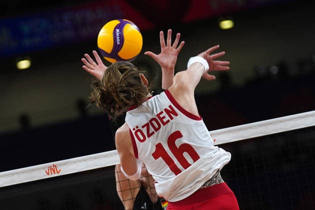 Turkiye v Germany - 2026 FIVB Volleyball Nations League ANKARA, TURKIYE - JUNE 20: Berka Buse Ozden (16) of Turkiye in action during the 2026 FIVB Volleyball Nations League Phase 2 match between Turkiye and Germany at the Ankara Sports Hall in Ankara, Turkiye on June 20, 2026. Dilara Irem Sancar Anadolu Ankara Turkey. Editorial use only. Please get in touch for any other usage.  Copyright: x2026xAnadoluxDilaraxIremxSancarx