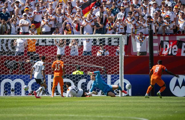 Soccer, Mens, 2026 FIFA World Cup, Group E match in Toronto, Matchday 2, Germany vs. Ivory Coast; Franck Kessie of Ivory Coast scores the goal to make it 0–1 against Nathaniel Brown of Germany and goalkeeper Manuel Neuer of Germany, June 20, 2026,,detected_source_language Copyright: xMatthiasxKochx