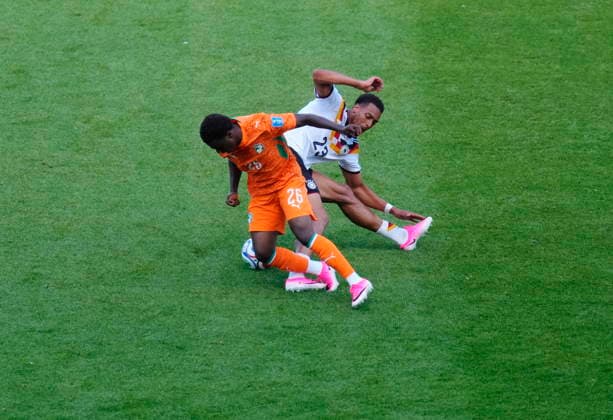 June 20, 2026, Toronto, On, CANADA: Ivory Coast s Christ Inao Oulai (26) and Germany s Felix Nmecha (23) vie for the ball during the first half of a World Cup Group E soccer match, in Toronto, on Saturday, June 20, 2026. Canada News - June 20, 2026  - ZUMAc35_ 20260620_zaf_c35_060 Copyright: xChrisxYoungx