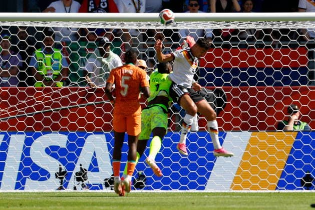 TORONTO STADIUM TORONTO ONTARIO KANADA 20.06.2026 FIFA MISTRZOSTWA SWIATA 2026 W PILKA NOZNA W KANADA MECZ GRUPA E GERMANY I COTE DIVOIRE FIFA World Cup, WM, Weltmeisterschaft, Fussball 2026 Group E match between Germany and CÃ te d Ivoire at Toronto Stadium in Toronto Canada on June 20, 2026 in Toronto, Ontario, Canada. N Z CÃ te d Ivoire goalkeeper Yahia Fofana (1) Germany midfielder Aleksandar Pavlovic (5) FOT. KAMIL KRZACZYNSKI NEWSPIX.PL --- newspix.pl POLAND OUT!  KSK