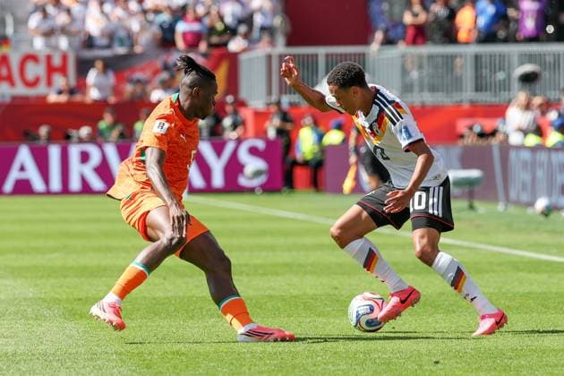 One-on-one, Action, featuring Wilfried Singo 5 (Ivory Coast) and Jamal Musiala 10 (Germany), Germany vs. Ivory Coast, Soccer, FIFA, 2026 World Cup, Group Stage, June 20, 2026, Toronto, Ontario, Canada,detected_source_language Copyright: xkolbert-press ChristianxKolbertx