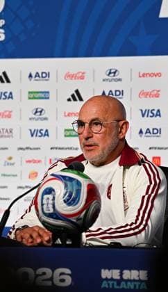 Luis de la Fuente Holds Pre-Match press conference, PK, Pressekonferenz in Atlanta ATLANTA, GEORGIA, USA JUNE 20, 2026: Spain national team, Nationalteam head coach Luis de la Fuente attends a press conference at Mercedes-Benz Stadium in Atlanta, Georgia, ahead of Spain s FIFA World Cup, WM, Weltmeisterschaft, Fussball 2026 Group H match against Saudi Arabia. ATLANTA United States of America Copyright: x xwalidxibrahimx xJNAxPressx