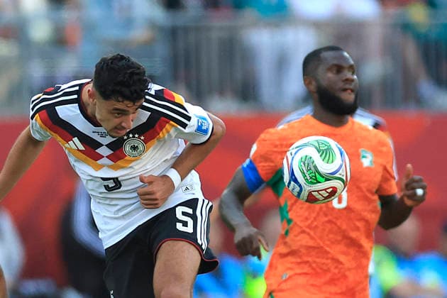 Aleksandar Pavlovic (L) of Germany heads the ball in a Group E match of the 2026 FIFA World Cup, WM, Weltmeisterschaft, Fussball between Germany and Ivory Coast at BMO Stadium in Toronto, Canada, 20 June 2026. FIFA World Cup 2026 - Group E - Germany vs. Ivory Coast !ACHTUNG: NUR REDAKTIONELLE NUTZUNG!  Copyright: xBienvenidoxVelascox GR6370 20260620-55020660324010_1010