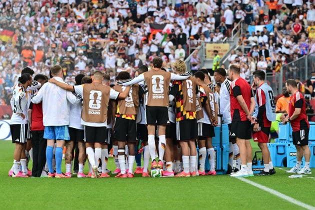 FIFA World Cup, WM, Weltmeisterschaft, Fussball 2026 - Group E - Germany vs Ivory Coast Players of Germany huddle for the second hydration break during the FIFA World Cup 2026 group stage match Germany against Ivory Coast, in Toronto, Canada, 20 June 2026. TORONTO United States  Copyright: xEDUARDOxLIMAx