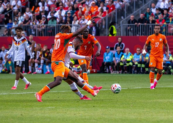 Soccer, Mens, 2026 FIFA World Cup, Group E match in Toronto, Matchday 2, Germany vs. Ivory Coast, Deniz Undav of Germany scores the goal to make it 2–1 against Emmanuel Agbadou of Ivory Coast, June 20, 2026,,detected_source_language Copyright: xMatthiasxKochx