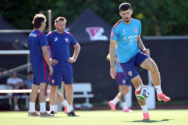 Alexandria, 200626. Croatian players of the Croatian national football team training at the World Cup base camp training center, located in the Episcopal High School. In photo: Petar Sucic. Photo: Boris Kovacev CROPIX Copyright: xxBorisxKovacevx xCROPIXx trening_hrv9-200626