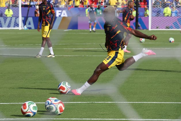 Moises Caicedo of Ecuador warms up ahead of the 2026 FIFA World Cup, WM, Weltmeisterschaft, Fussball Group E match between Ecuador and Curacao at Arrowhead Stadium in Kansas City, USA, 20 June 2026. FIFA World Cup 2026: Ecuador vs. Curacao !ACHTUNG: NUR REDAKTIONELLE NUTZUNG!  Copyright: xJuanxIgnacioxRoncoronix GR7019 20260620-55020660887_1