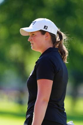 BELMONT, MI - JUNE 20: LPGA, Golf Damen player Lottie Woad walks the 18th green on June 20, 2026, during the third round of the LPGA Meijer LPGA Classic for Simply Give at Blythefield Country Club in Belmont, Michigan. (Photo by Brian Spurlock Icon Sportswire) GOLF: JUN 20 LPGA Meijer LPGA Classic for Simply Give EDITORIAL USE ONLY Icon26062049