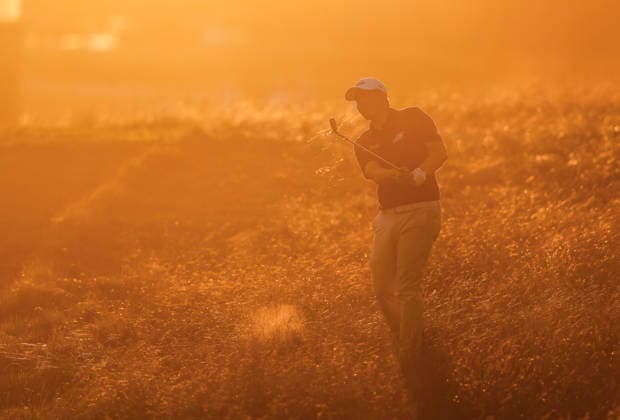 Matt Fitzpatrick of England hits out of the rough to the 18th green during the third round of the 126th U.S. Open Golf Championship at Shinnecock Hills Golf Club in Southampton, NY, on Saturday, June 20, 2026.  NYC20260620840 JOHNxANGELILLO