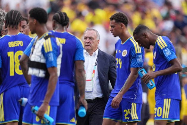 Ecuador v Curacao - FIFA World Cup, WM, Weltmeisterschaft, Fussball 2026 - Group E KANSAS CITY, UNITED STATES - JUNE 20: Head coach of Curacao Dick Advocaat talks to his plaeyrs at the hydration break during the 2026 FIFA World Cup First Stage Group E match between Ecuador and Curacao at Arrowhead Stadium (Kansas City Stadium) in Kansas City, Missouri, United States on June 20, 2026. Hakan Akgun Anadolu Missouri United States. Editorial use only. Please get in touch for any other usage.  Copyright: x2026xAnadoluxHakanxAkgunx