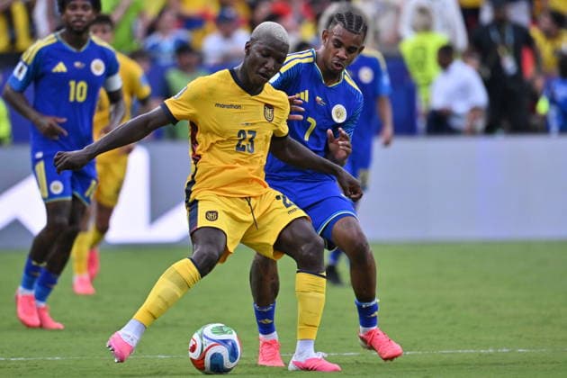 FIFA World Cup, WM, Weltmeisterschaft, Fussball 2026 - Group E - Ecuador vs Curacao Moises Caicedo of Ecuador (L) in action against Juninho Bacuna of Curacao (R) during the FIFA World Cup 2026 group stage match Ecuador against Curacao, in Kansas City, USA, 20 June 2026. KANSAS CITY United States  Copyright: xAMYxKONTRASx